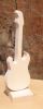 guitare électrique montée sur socle