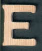 Lettre E en bois hauteur 5cm a coller