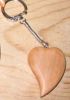 porte clef coeur incliné merisier sculpté fait main
