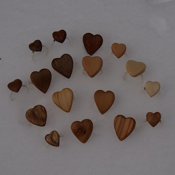 Bague cabochon en bois forme coeur erable largeur 14mm