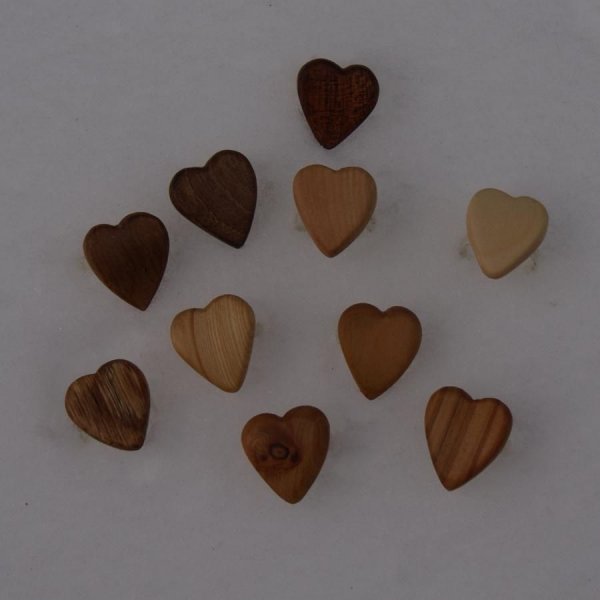 Bague cabochon en bois forme coeur if largeur 14mm