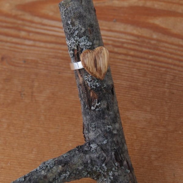 Bague cabochon en bois forme coeur Chene clair largeur 14mm