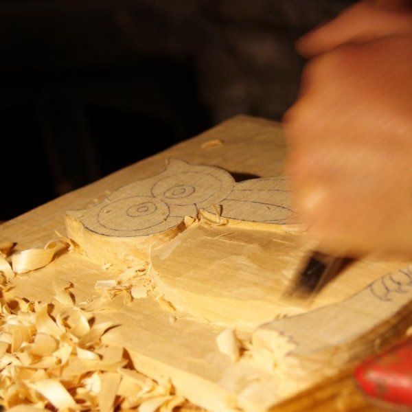 Bas relief sculpté Chouette fait main en savoie