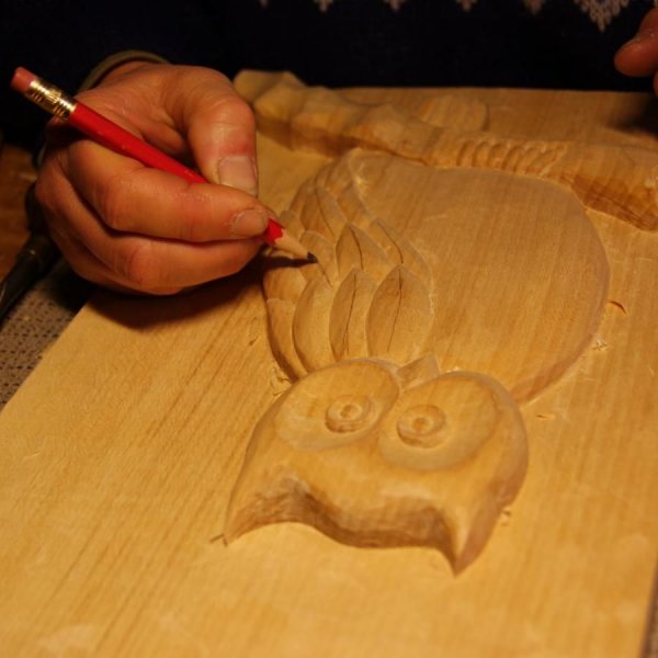 Bas relief sculpté Chouette fait main en savoie
