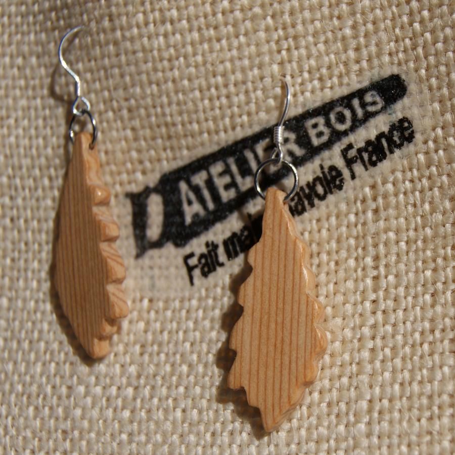 boucles d'oreilles feuille de chene en bois de Meleze massif bijoux éthique en bois, bijou nature ciré, fait main