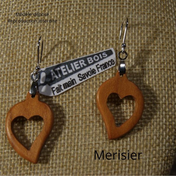 boucles d'oreilles coeur bois cir&eacute;, noce de bois, saint valentin, fait main