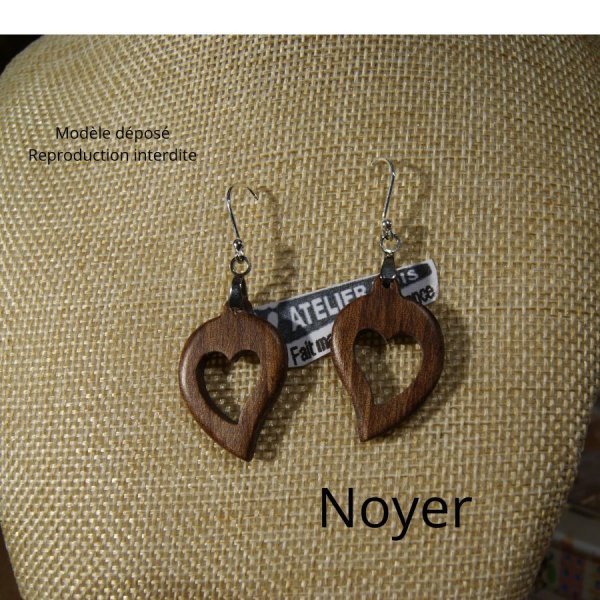 boucles d'oreilles coeur bois cir&eacute;, noce de bois, saint valentin, fait main