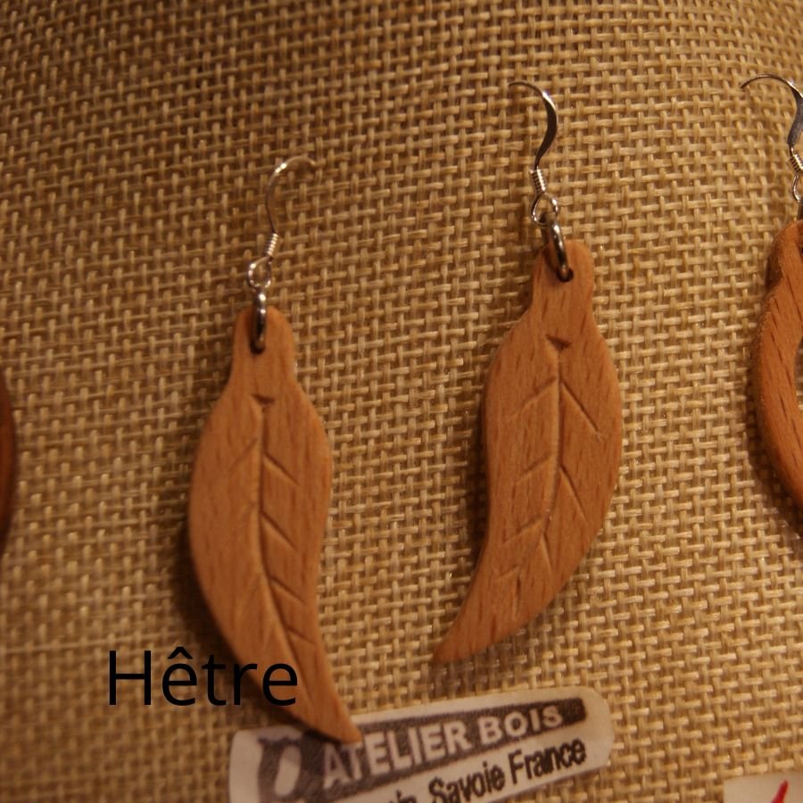 boucles d'oreilles feuille en bois bijoux éthiques fait main en bois, bijou nature ciré, pour oreilles percées