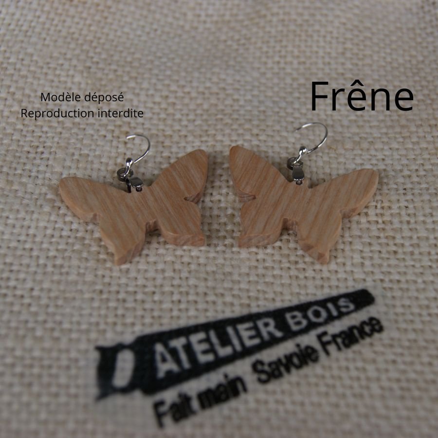 boucles d'oreilles papillon en bois massif bijoux éthique en bois, bijou nature ciré, fait main