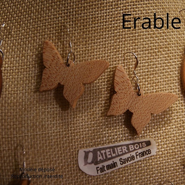 boucles d'oreilles papillon en bois massif bijoux &eacute;thique en bois, bijou nature cir&eacute;, fait main