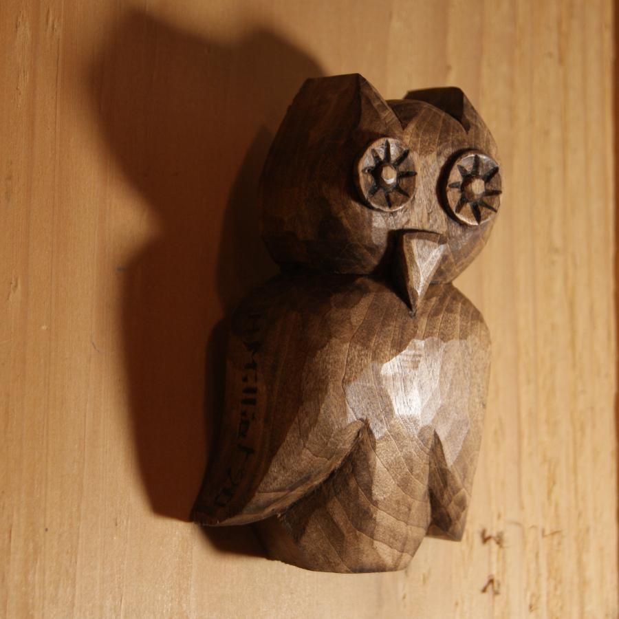 Chouette découpée sculptée a la main cirée noyer decoration intérieure bois de tilleul massif
