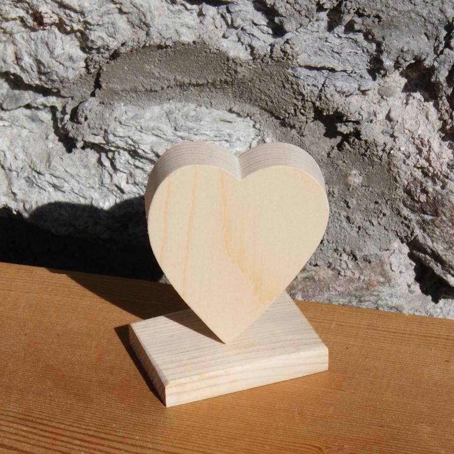 Coeur en bois 6 x 7.5 cm sur socle, marque place mariage, décoration saint valentin, noces de bois