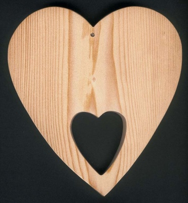 Coeur en bois avec coeur découpé Saint Valentin