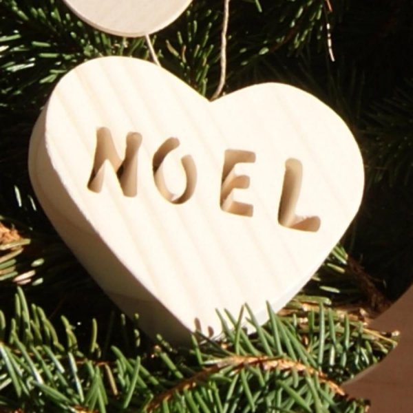 Coeur Boule de Noel en bois a suspendre dans votre sapin