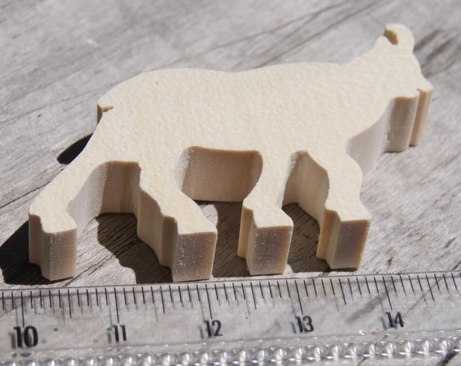 Figurine miniature chamois en bois à décorer theme montagne