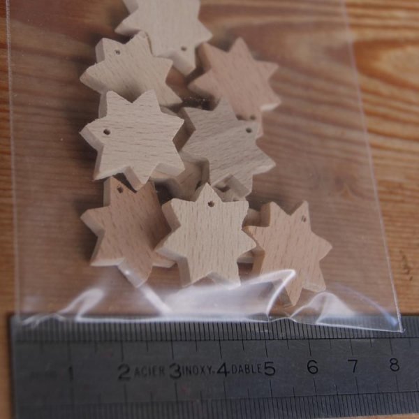 Figurine miniature etoiles a 7 branches percées, decoration de Noel a decorer et suspendre