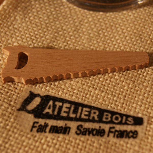 figurine miniature scie en bois de Hetre massif  ep : 3mm decor buche de Noel