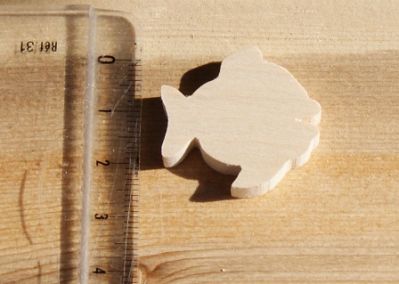 figurine miniature  poisson  ep:3mm a peindre et a coller bois d'erable massif fait main