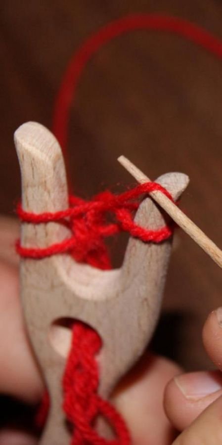 Fourchette à tricoter, lucette médiévale en bois de hetre massif fait main