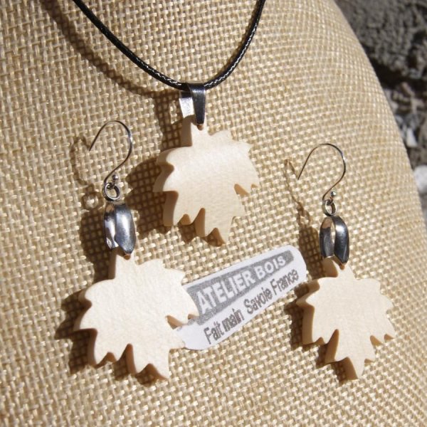 Parure feuille d'érable en bois d' Erable, boucles et pendentif fait main