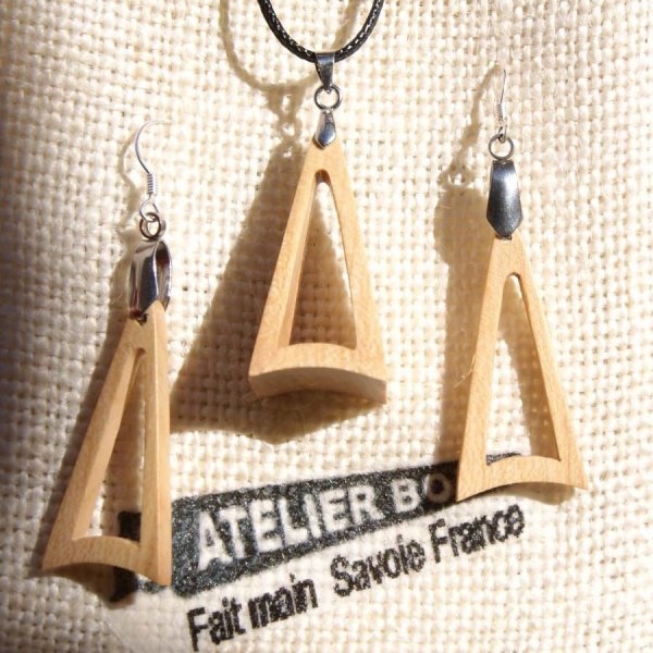 Parure triangle en bois de merisier, boucles d'oreilles et pendentif fait main