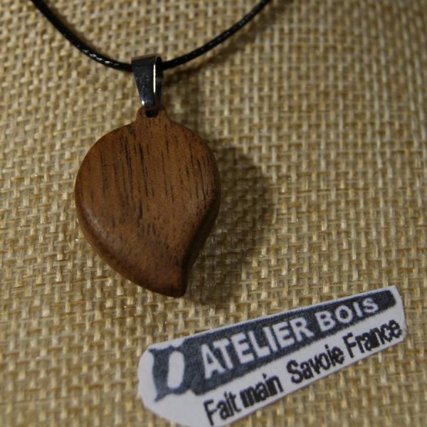 pendentif bois de noyer bijoux bois et nature