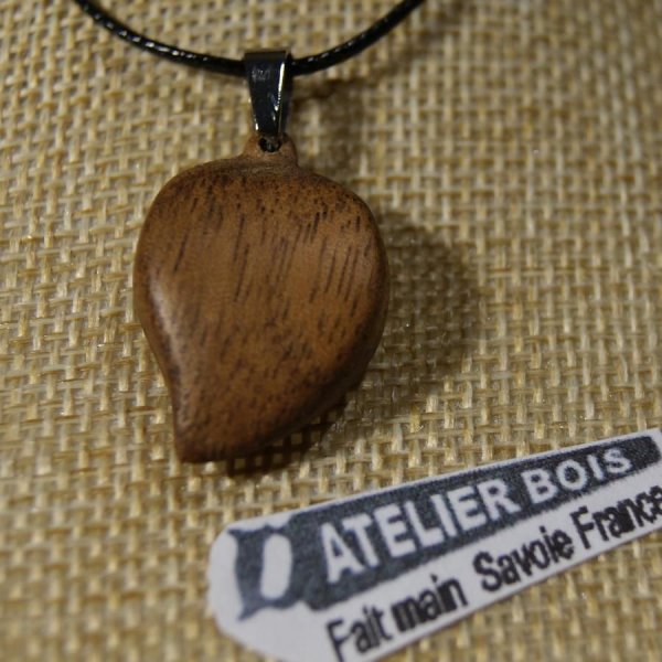 pendentif bois de noyer bijoux bois et nature