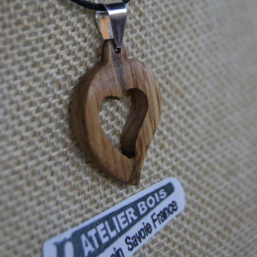 pendentif coeur en bois de chêne, noce de bois, saint valentin,  bijoux bois et nature fabrication artisanale