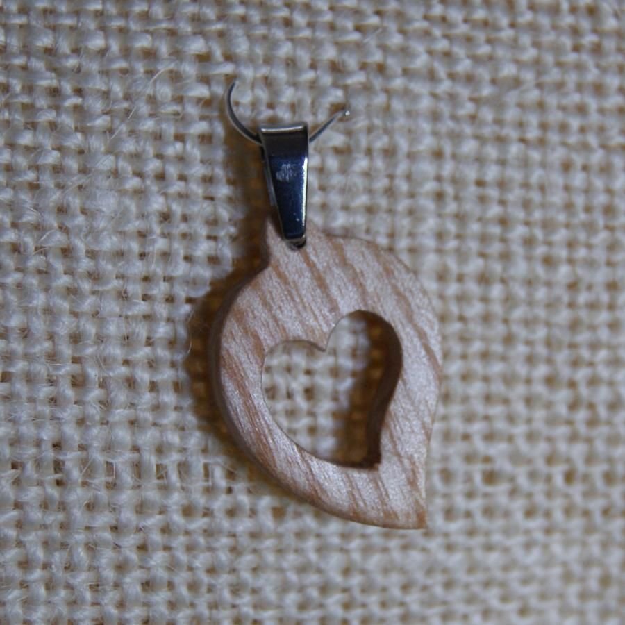 pendentif coeur en bois de frêne, noce de bois, saint valentin,  bijoux bois et nature fabrication artisanale