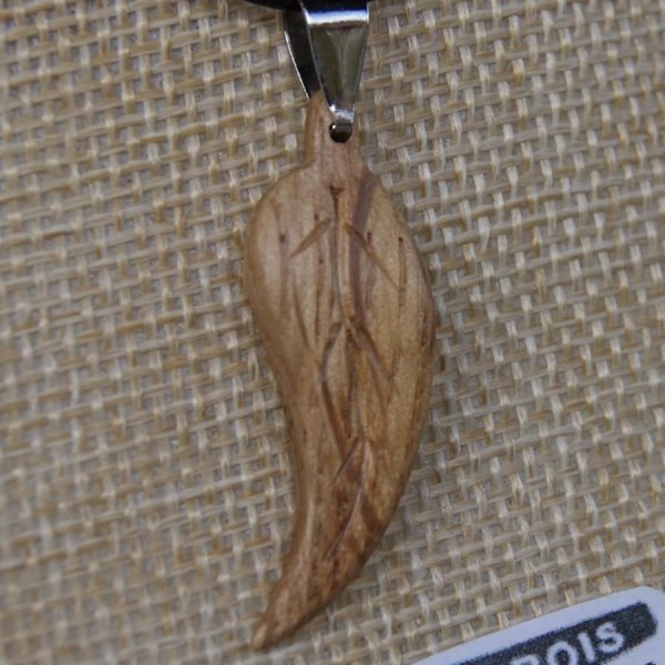 pendentif feuille bois de chene cir&eacute; bijou ethique en bois massif, bijou nature fait main, avec nervures