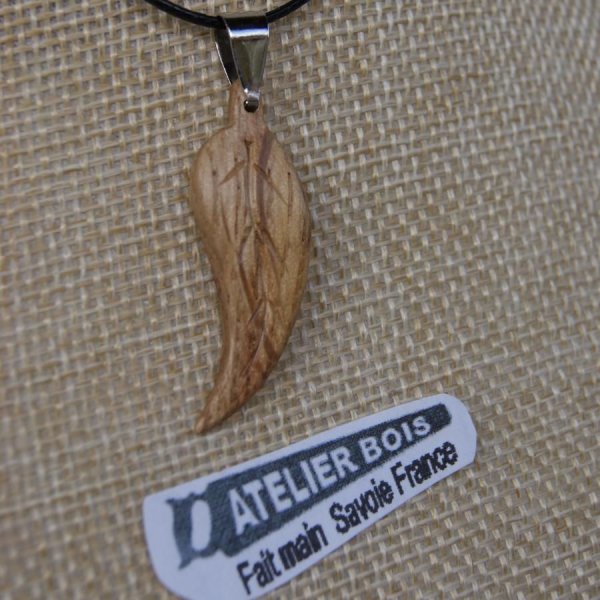 pendentif feuille bois de chene cir&eacute; bijou ethique en bois massif, bijou nature fait main, avec nervures