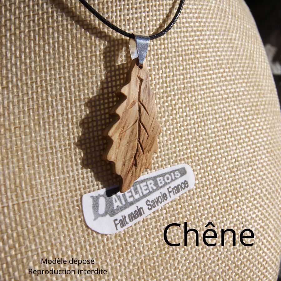 pendentif feuille de chêne en bois ciré bijou éthique, fait main