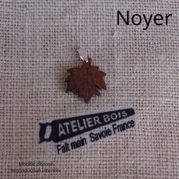 pendentif feuille d'&eacute;rable en bois nervur&eacute; cir&eacute; bijou &eacute;thique, fait main, noce d erable 58 ans de mariage