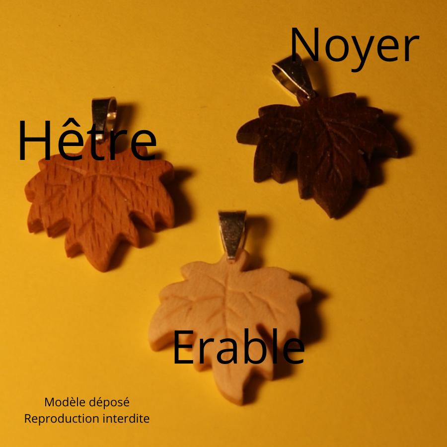 pendentif feuille d'érable en bois nervuré ciré bijou éthique, fait main, noce d erable 58 ans de mariage