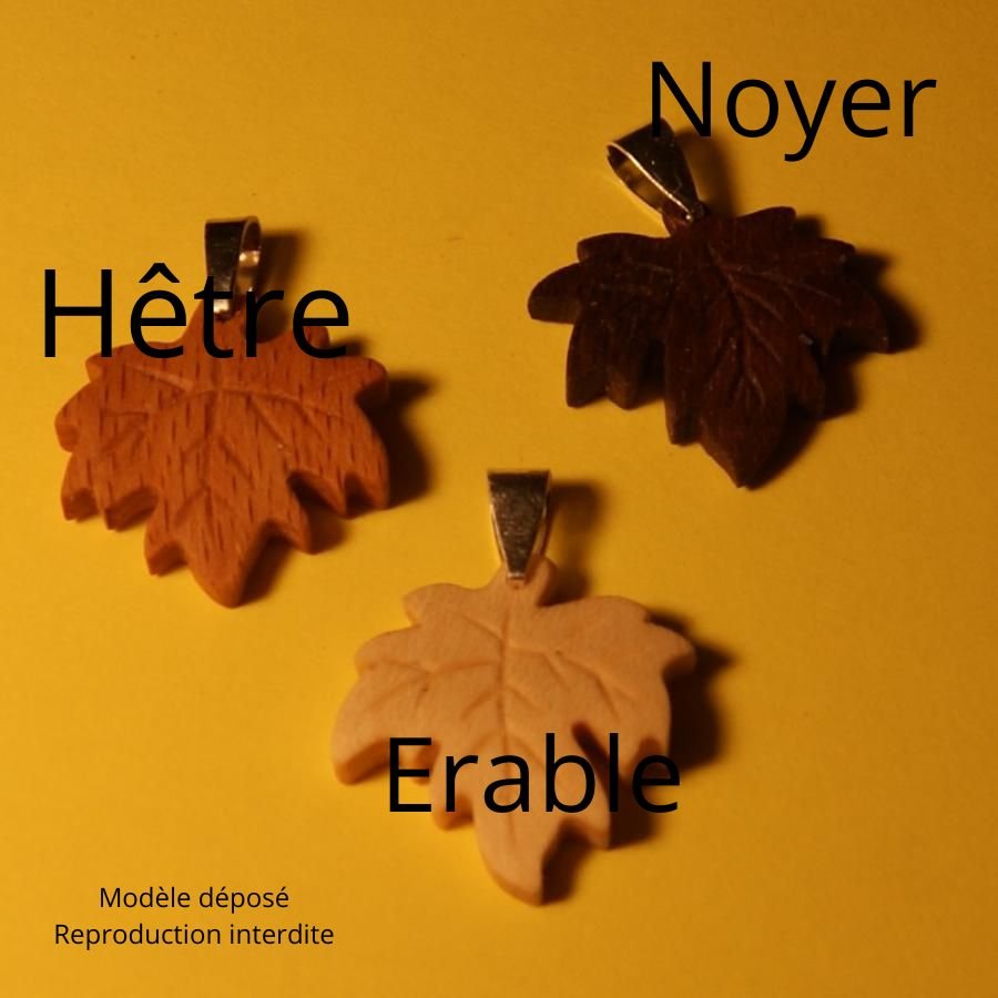 pendentif feuille d'érable en bois nervuré ciré bijou éthique, fait main, noce d erable 58 ans de mariage