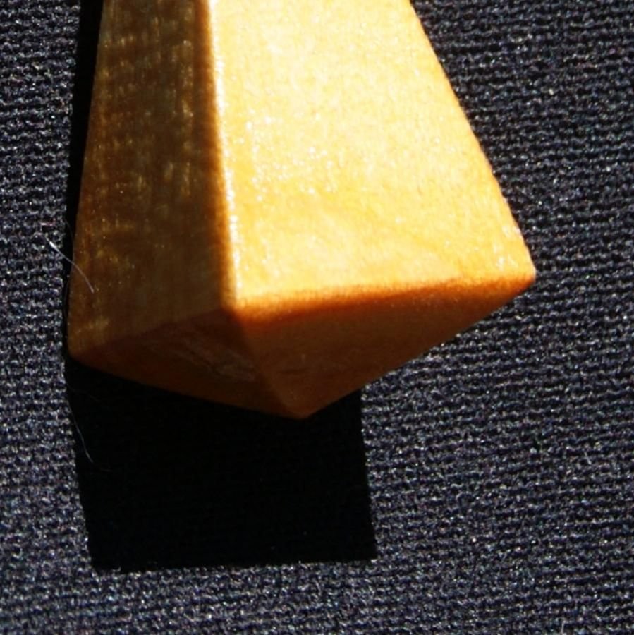 pendentif forme pyramide a pointe de diamant