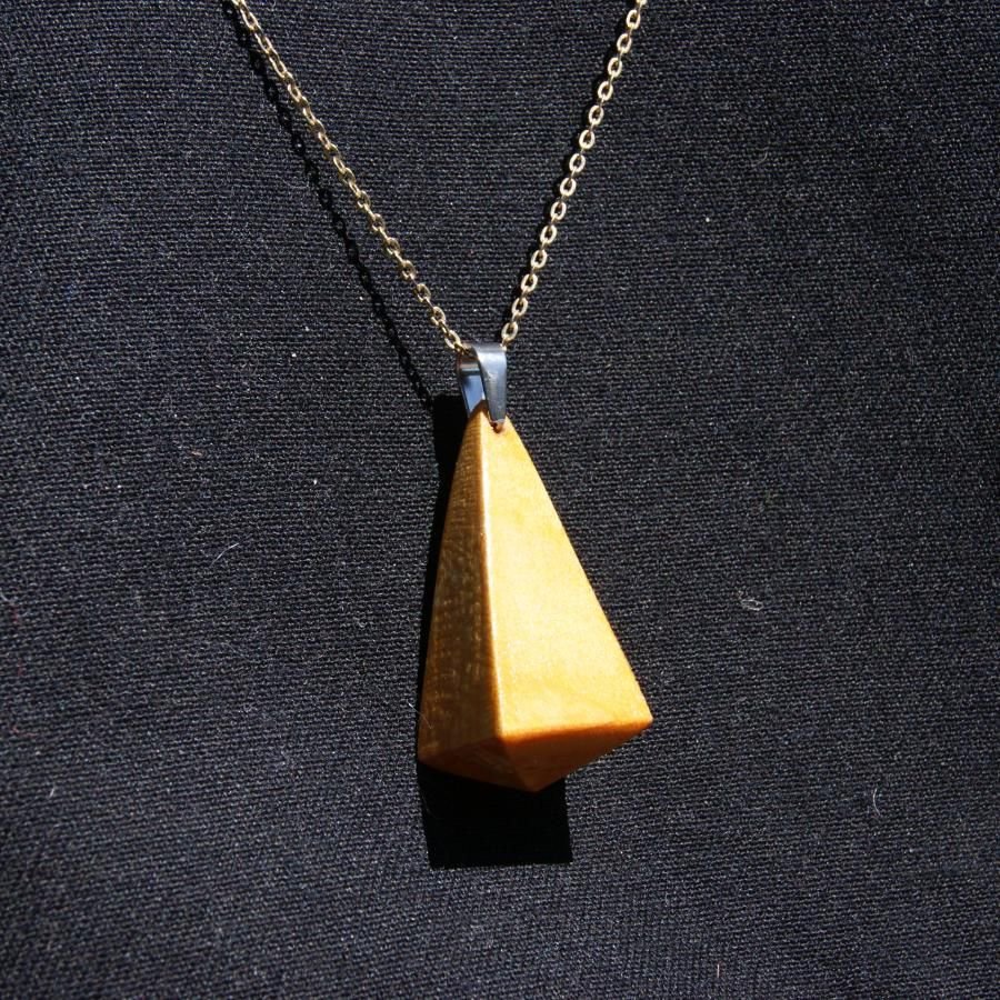 pendentif forme pyramide a pointe de diamant