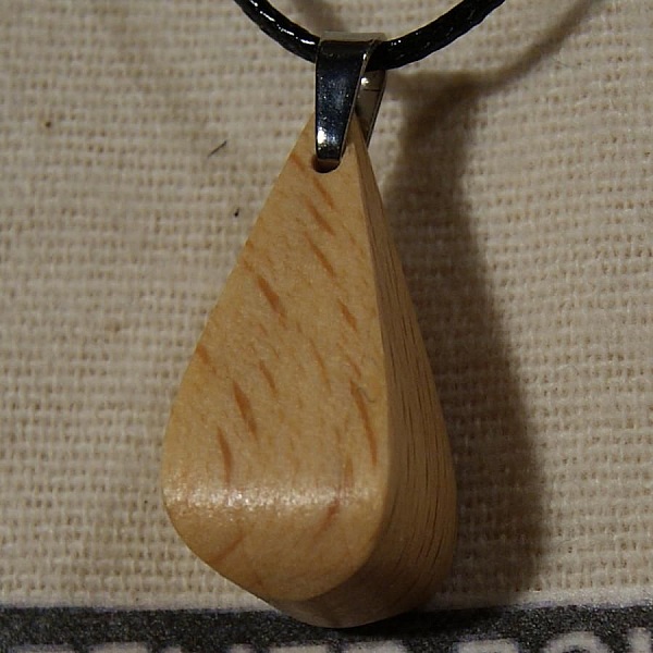 pendentif goutte en bois de H&ecirc;tre cir&eacute;, bijou &eacute;thique fait main
