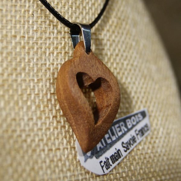 pendentif noce de bois coeur Saint Valentin bois de noyer nature