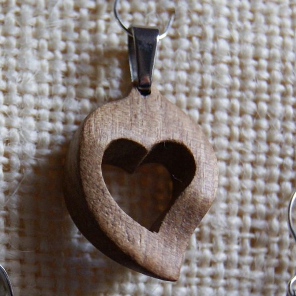 pendentif noce de bois coeur Saint Valentin bois de noyer nature