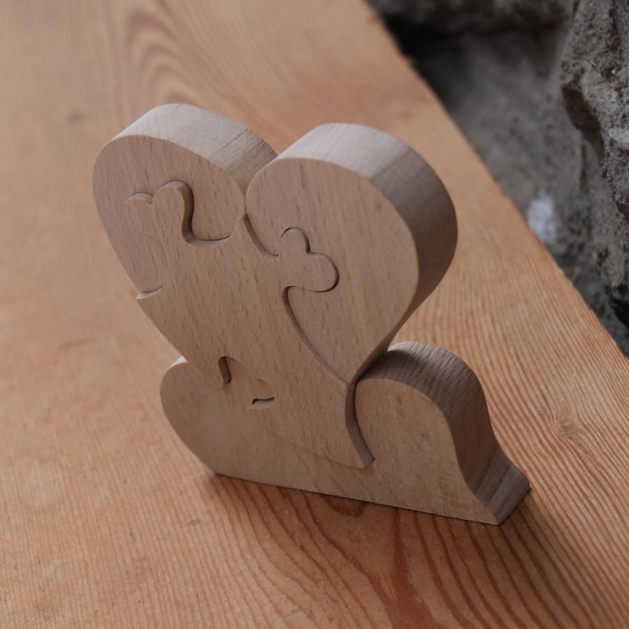 Puzzle Bois forme coeur naturel avec chevalet, decoration mariage