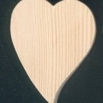 Coeur en bois massif  6 x 7.5 cm forme inclinée avec ou sans piton d'accrochage, fait main