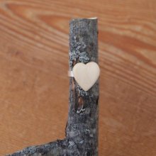 Bague cabochon en bois forme coeur erable largeur 14mm