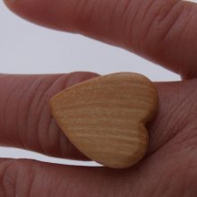 Bague cabochon en bois forme coeur frene largeur 20mm