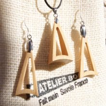 Parure triangle en bois de merisier, boucles d'oreilles et pendentif fait main