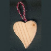 Petit coeur incliné en bois à suspendre Saint Valentin
